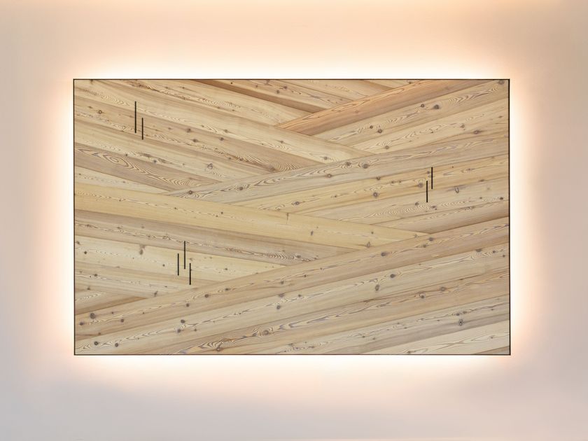 Mobart Ben
WOODFRAME VAIA
Larch decorative panel with light