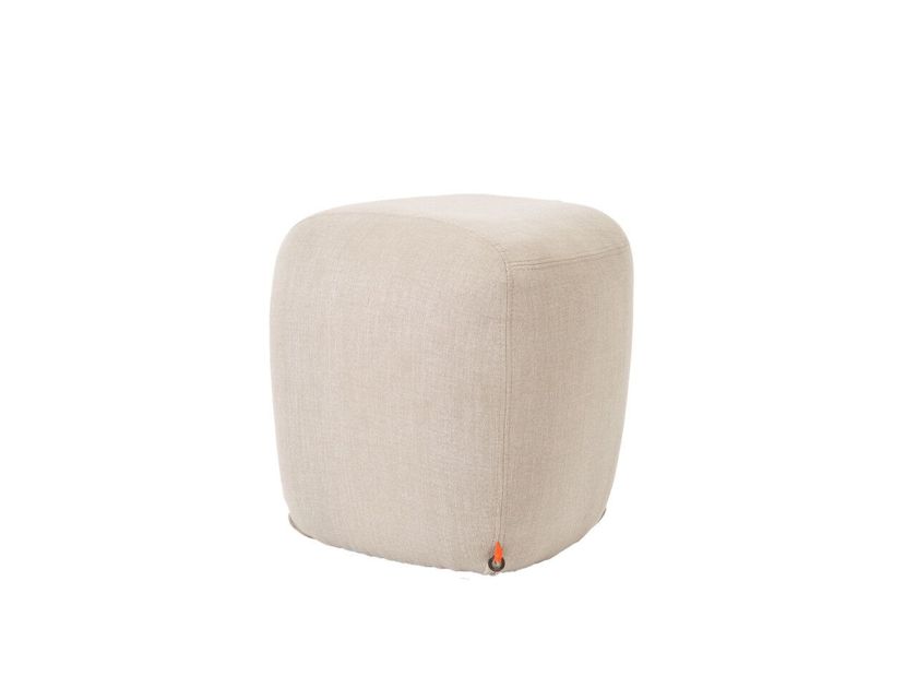 Mobitec
THALIA R05
Square fabric pouf