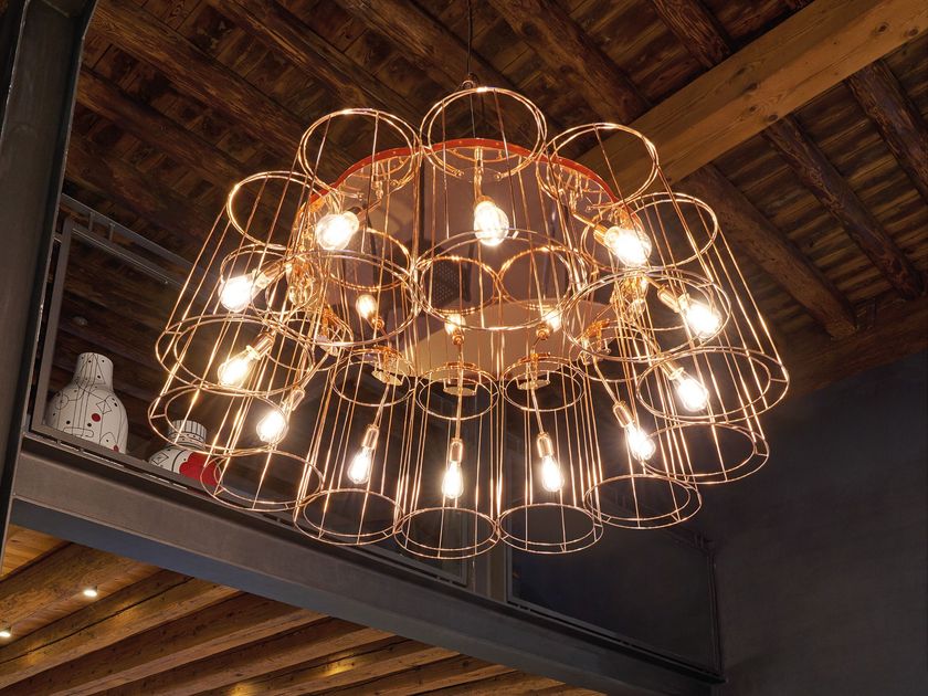 Modo Luce
FLORINDA DESNUDA
Painted metal pendant lamp