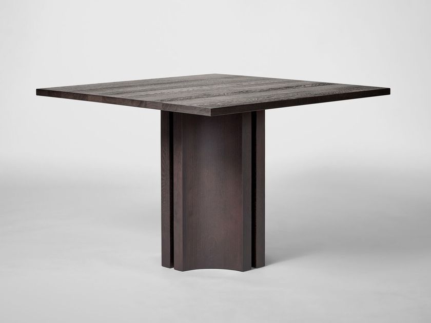 Mokko
APERTA
Square solid wood dining table