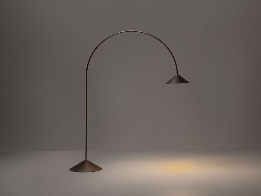 Molteni & C.
OUT
Floor lamp