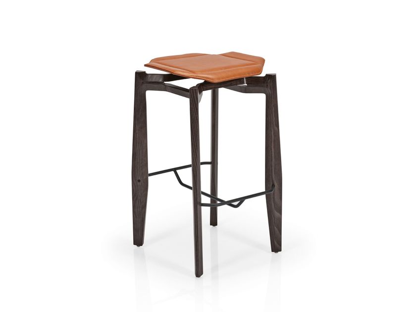 More Contract
RASA M1301U
Wooden barstool with footrest