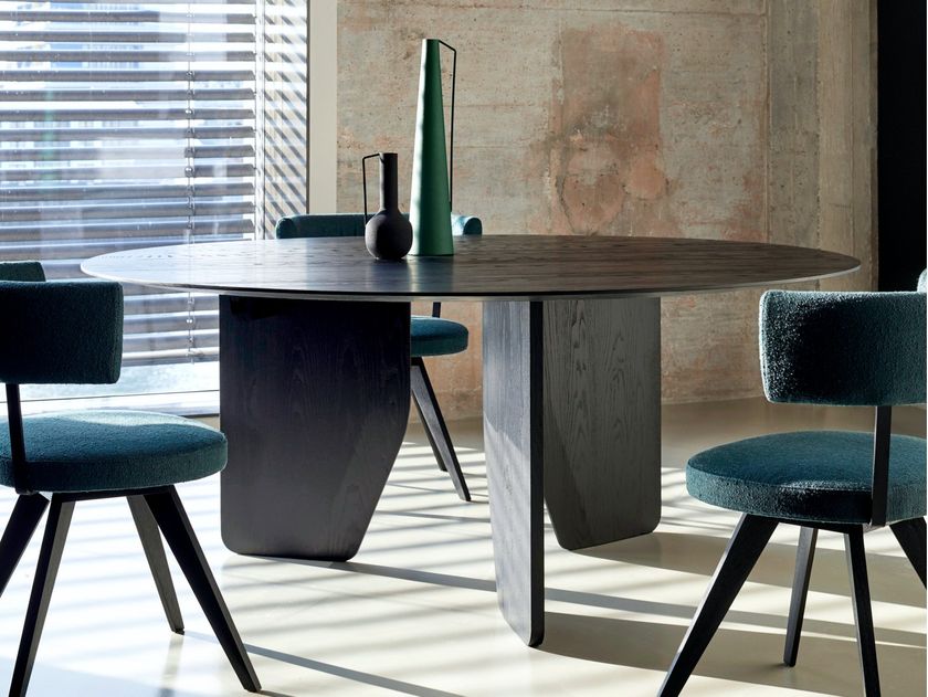 MORE
CUT
Round solid wood table