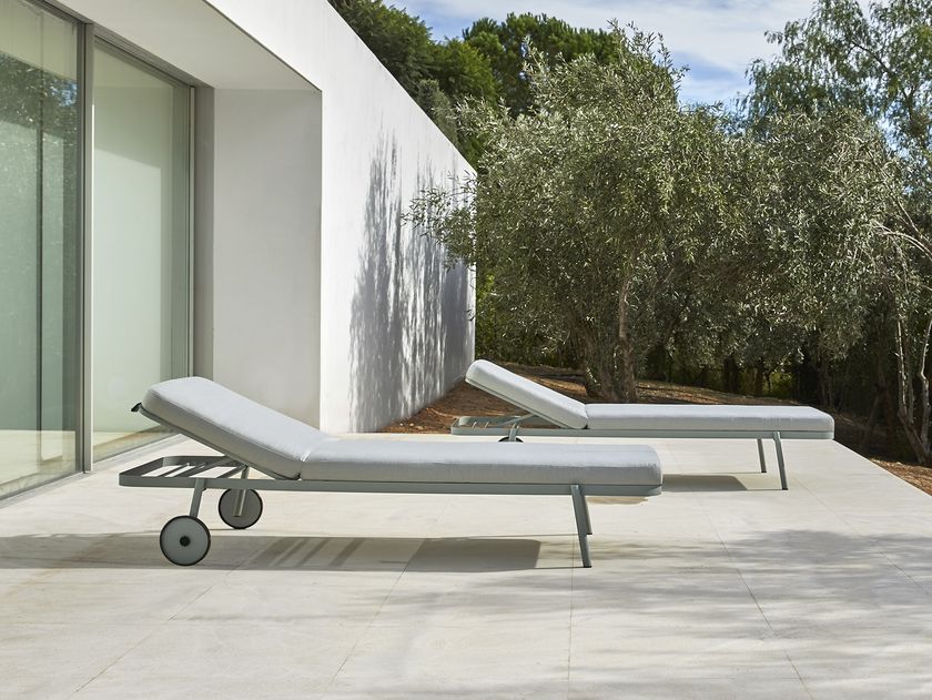 MUSOLA
NAO
Stackable sun lounger with castors
