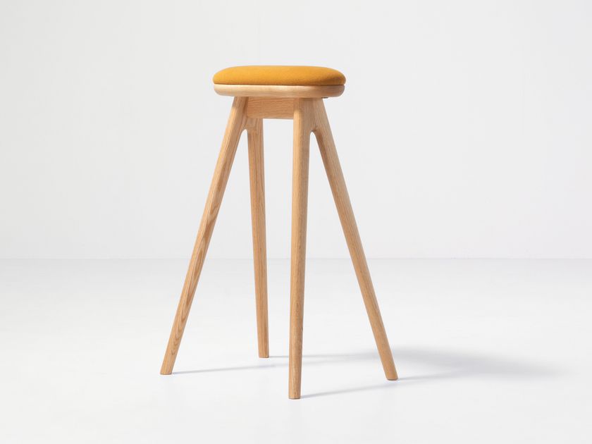 Nagano Interior
COUPÈ
High wooden stool with padded seat