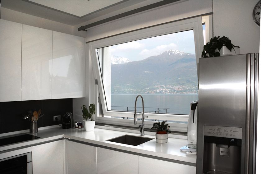 NAVELLO
NUVOLA
Aluminium and wood horizontally pivoted window