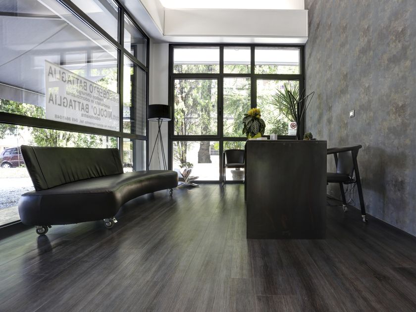 NESITE
VYNIL (PVC)
Modular system for raised flooring
