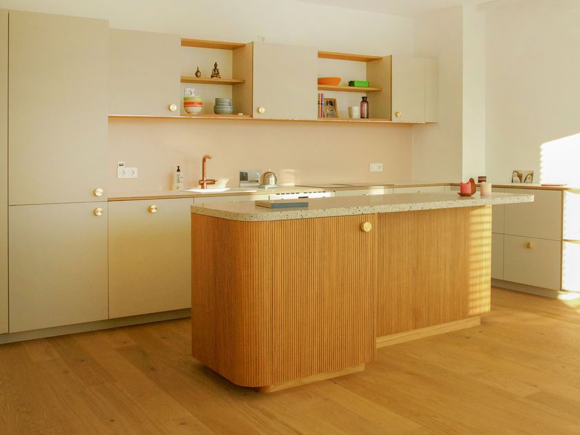 Neuvermoebelt
SMART LINE KITCHEN SYSTEMS KS08
Linoleum fitted kitchen with island