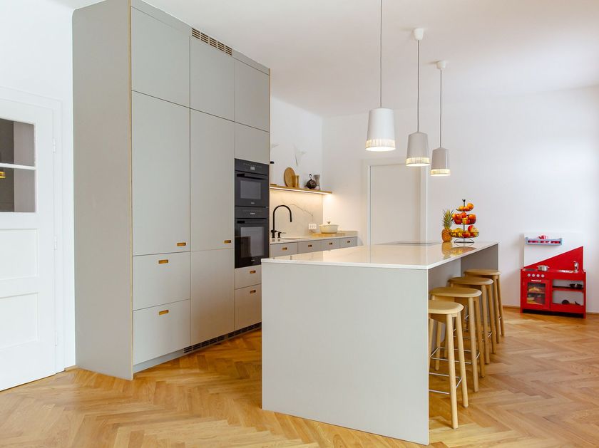 Neuvermoebelt
SMART LINE KITCHEN SYSTEMS KS17
Linear linoleum fitted kitchen with island