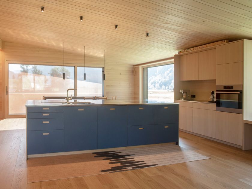 Neuvermoebelt
SMART LINE KITCHEN SYSTEMS KS20
Linoleum fitted kitchen with island