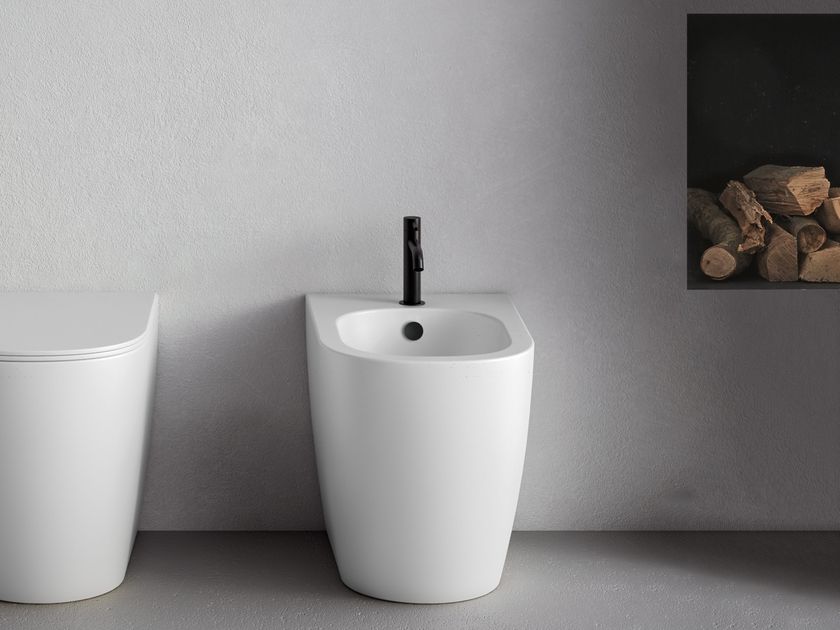Nic
PIN
Floor mounted ceramic bidet