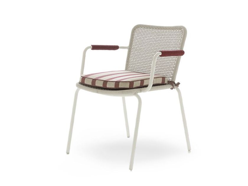 Nodo Italia
VIA
Stackable garden chair with armrests