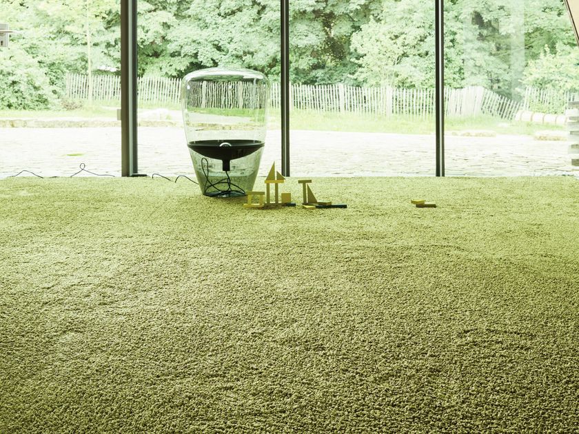 OBJECT CARPET
FRIZZLE 1400
Solid-color carpeting