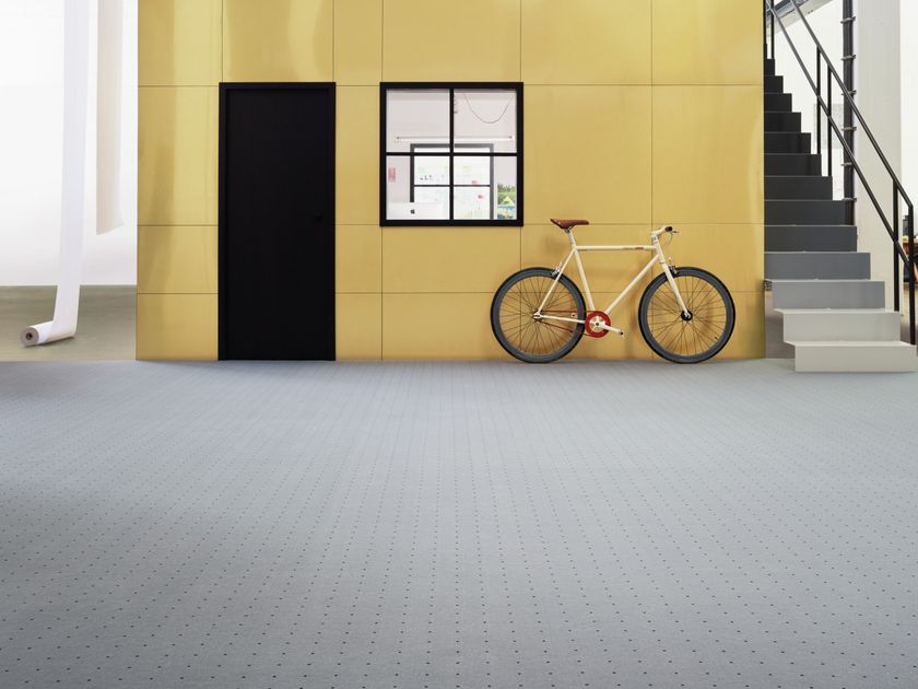 OBJECT CARPET
LINIC 700
Solid-color carpeting