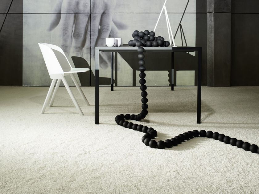 OBJECT CARPET
SMOOZY 1600
Solid-color carpeting
