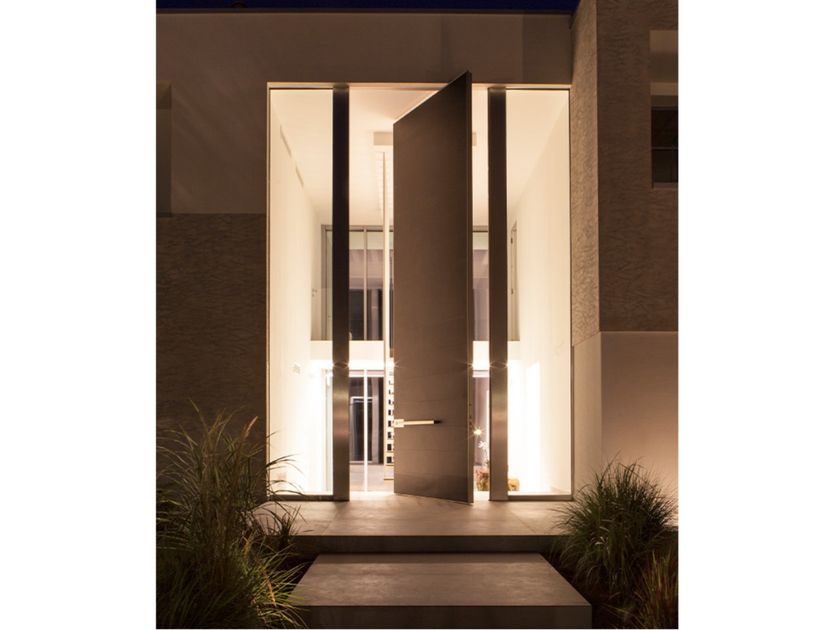 Oikos
SYNUA
Pivot safety door with electronic lock