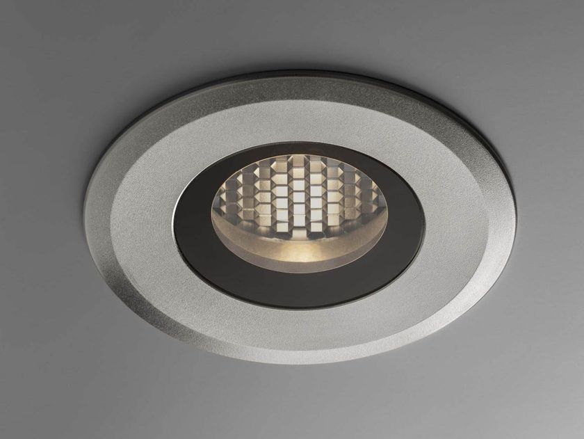 Olev
MAXI DOT DOWN LIGHT
Recessed clamp round aluminium spotlight