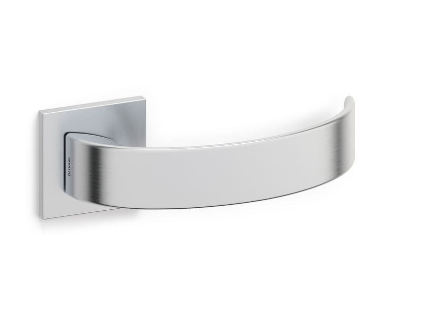 OLIVARI
ARC
Brass door handle on rose