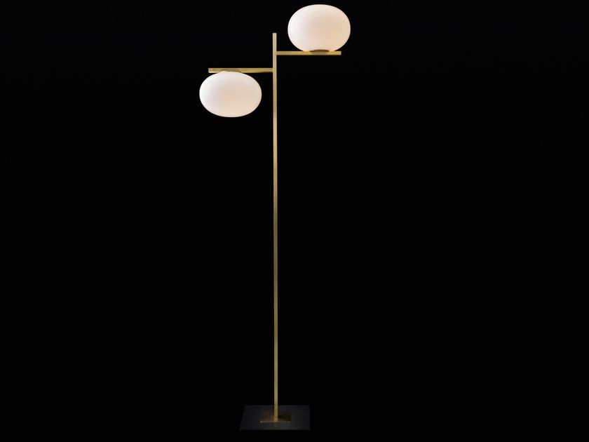 Oluce
ALBA - 383
Brass and glass floor lamp