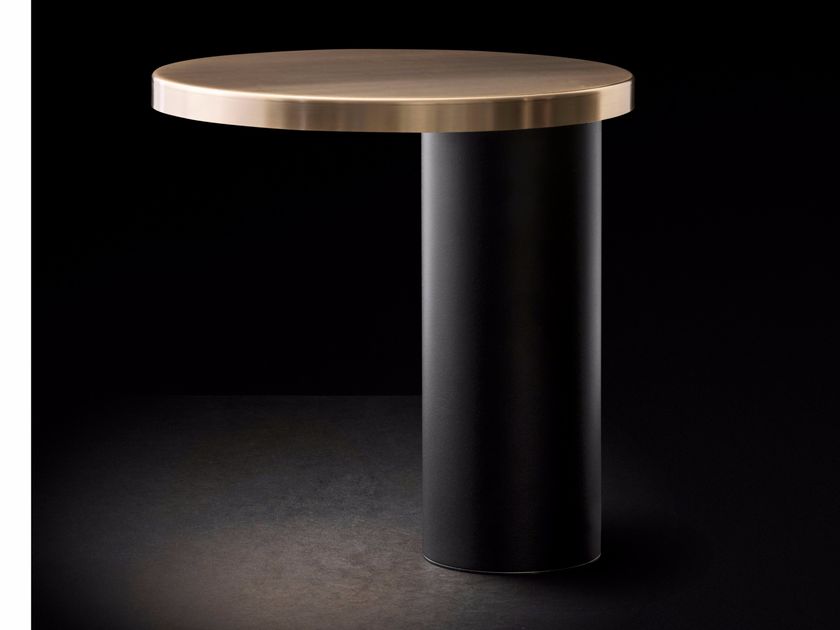 Oluce
CYLINDA - 218
LED metal table lamp