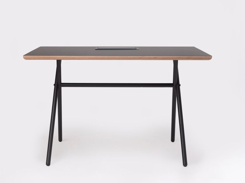 ONDARRETA
BAI
Rectangular steel and wood desk