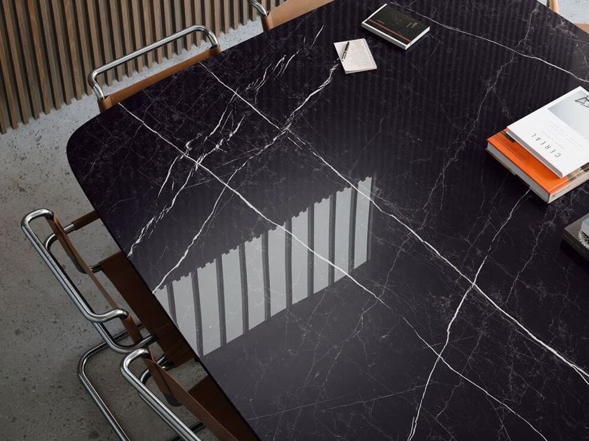Optimum Surfaces
BLACK MARQUINIA
Porcelain stoneware wall tiles with marble effect