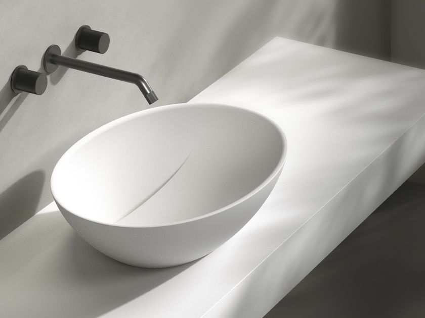 PAA
PERLA
Oval countertop washbasin