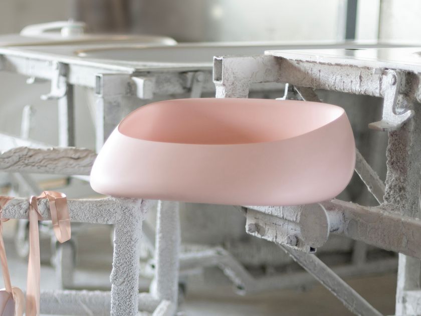 PAA
POINTE
Countertop Silkstone® washbasin
