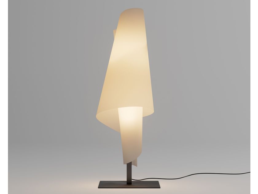 PARACHILNA
ALTA COSTURA
LED paper table lamp