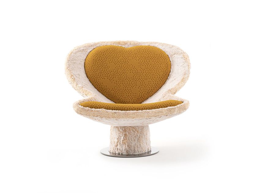PAST TO NOW
HEART CHAIR
Swivel fake fur armchair