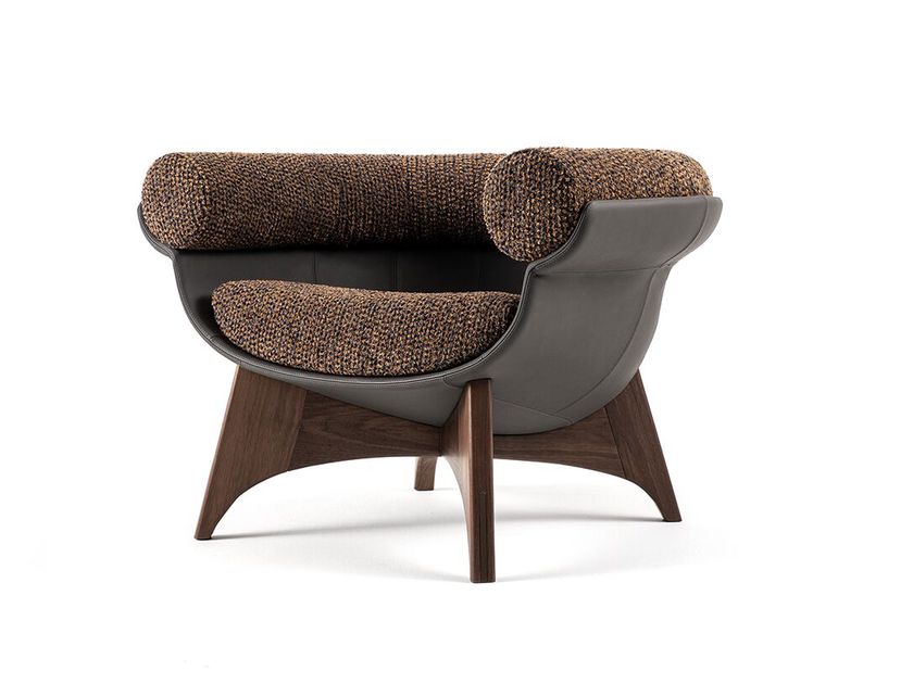 PAST TO NOW
U CHAIR
Armchair with armrests