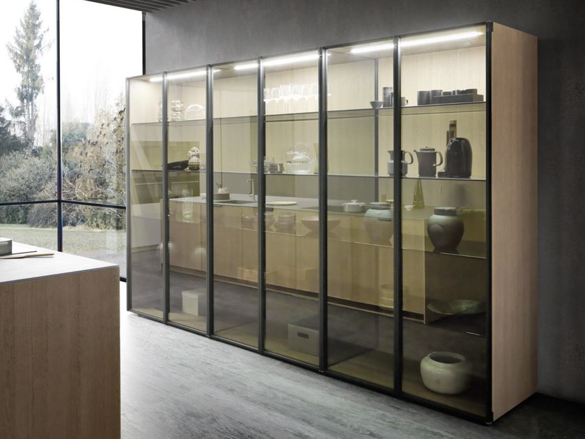 Pedini
QUADRA 02
Wood and glass display cabinet with integrated lighting