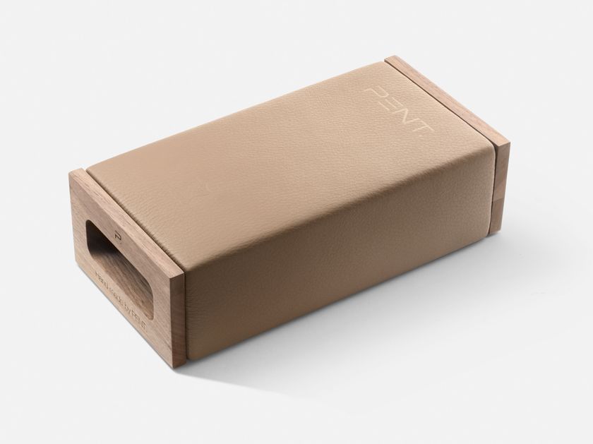PENT.
KOHA
Leather yoga block
