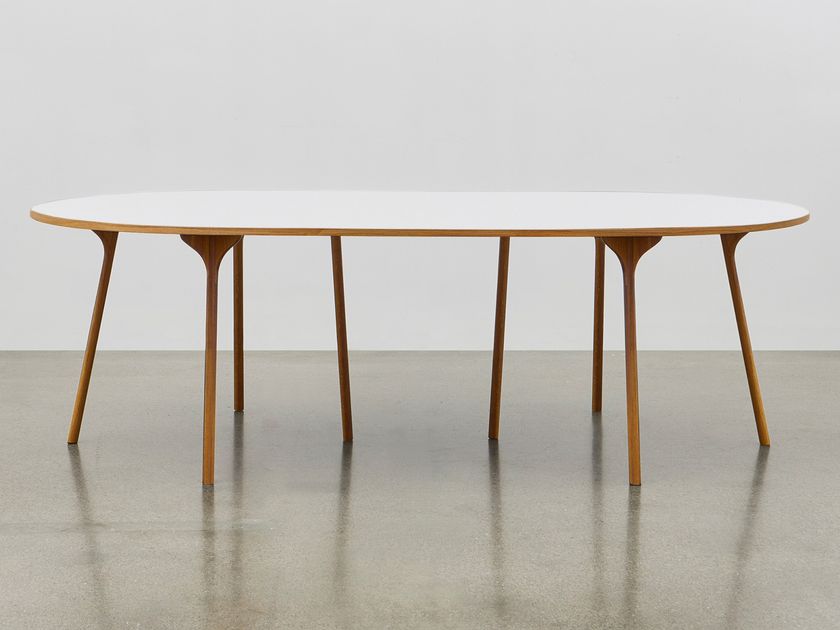 PH Pianos & PH Furniture
PH CIRCLE TABLE
Oval wooden table
