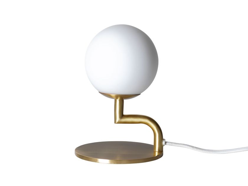 Pholc
MOBIL 18
Table lamp in metal and opal glass