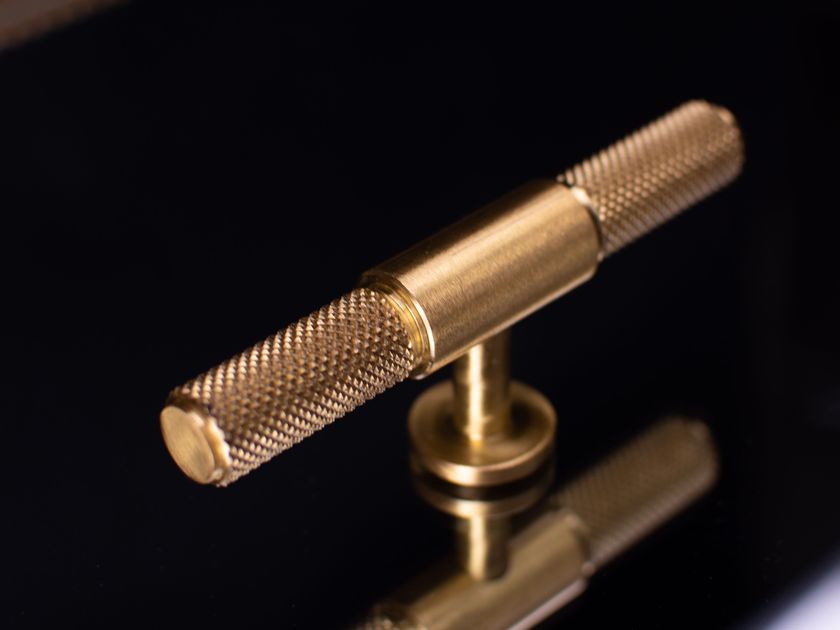 Pikart Lights
CORKSCREW
Brass furniture handle