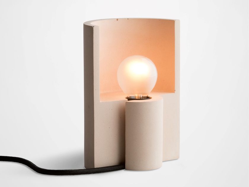 Plato Design
ESSE
Handmade concrete table lamp