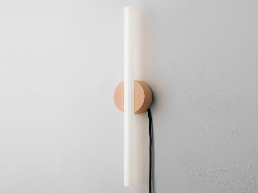 Plato Design
OTTO
Wall lamp with plug