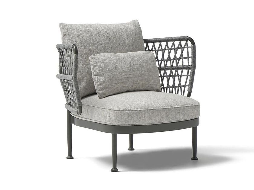 POINT
CURIO
Powder coated aluminium garden armchair