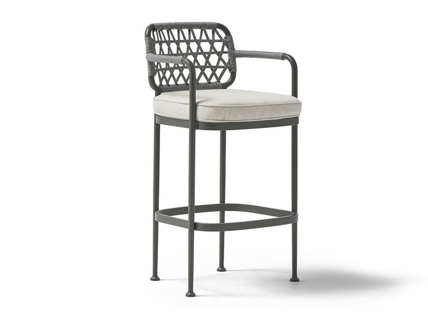 POINT
CURIO
Powder coated aluminium garden stool