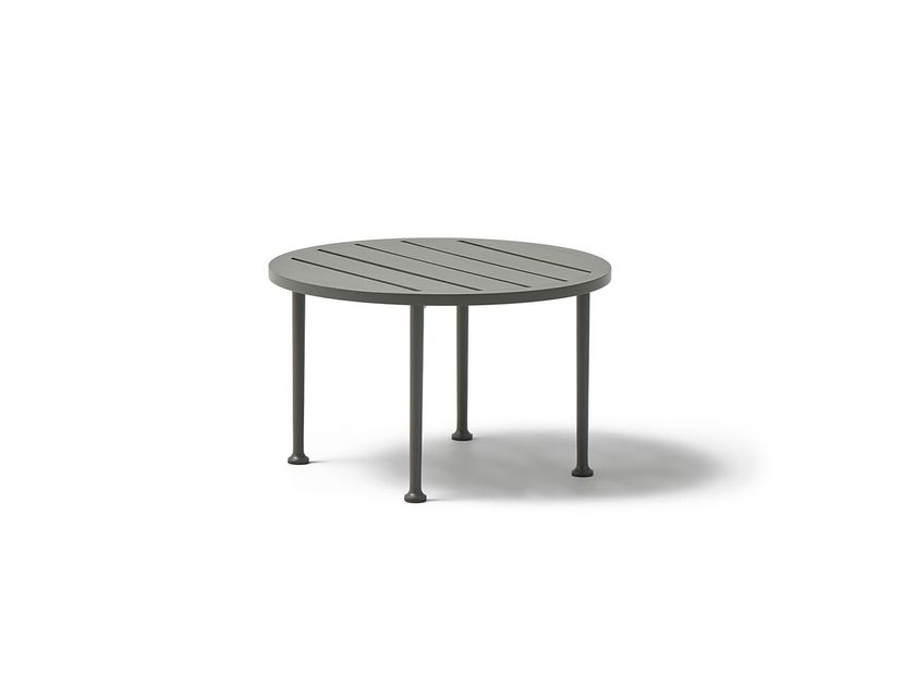 POINT
CURIO
Round powder coated aluminium garden side table