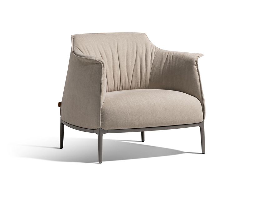 Poltrona Frau
ARCHIBALD
Fabric armchair with armrests