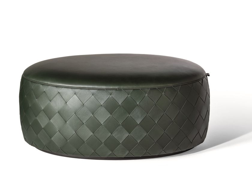 Poltrona Frau
GRANT DE LUXE
Oval leather pouf