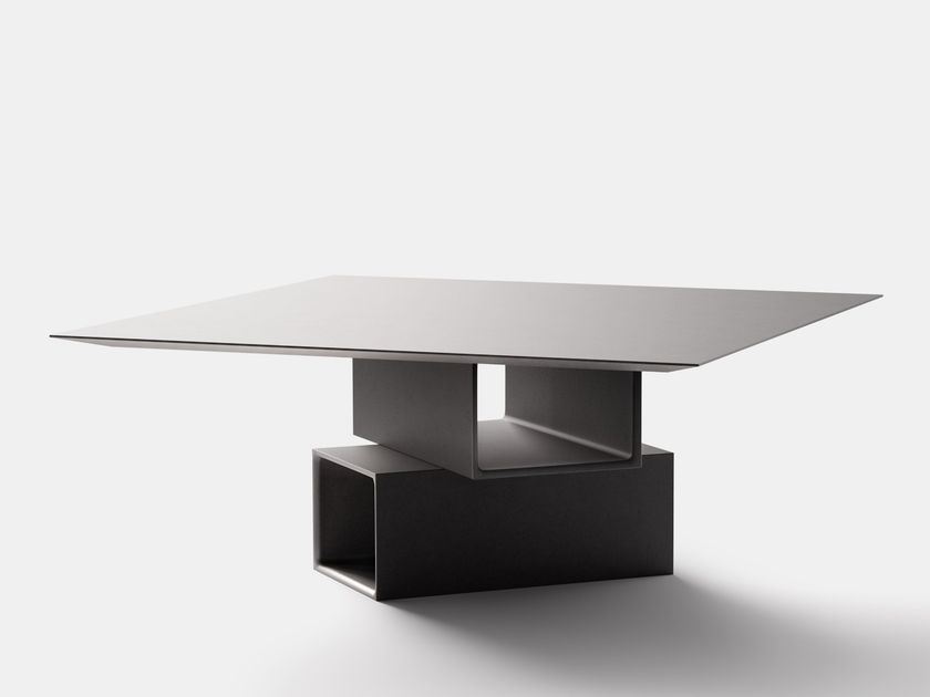 PULKRA
MANIFESTO QUADRO
Square cement table