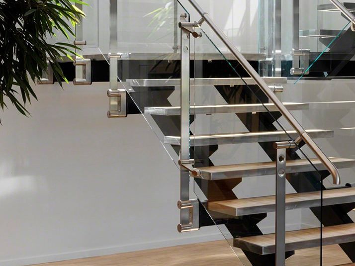 Q-RAILING ITALIA
D LINE BLOK FIXING
Glass and Stainless Steel parapet