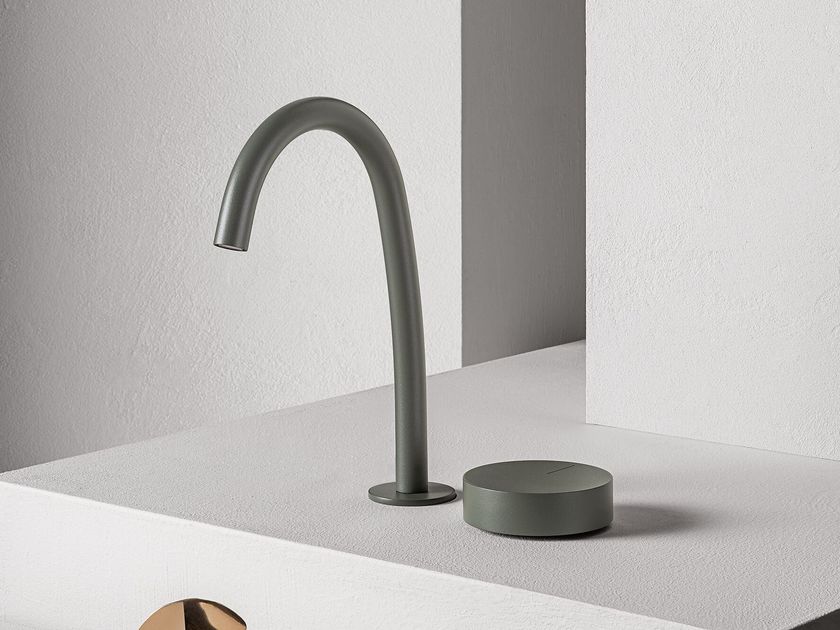 QD Magistro Lab
ETERNAL 20C10166
2 hole countertop washbasin mixer