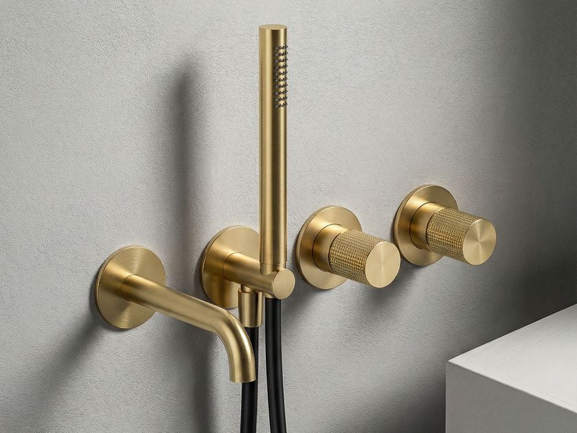 QD Magistro Lab
GRANO 6670502
Wall-mounted 4 hole bathtub mixer with hand shower
