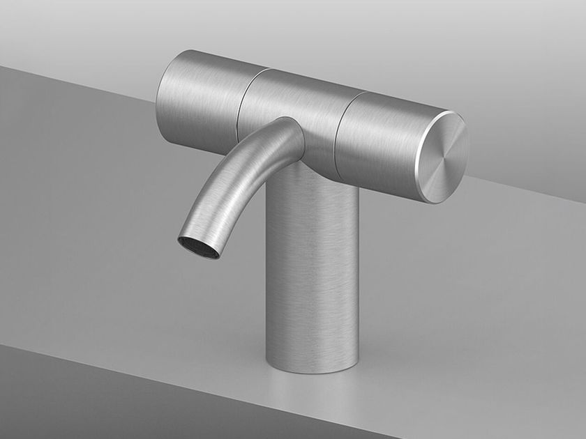 QuadroDesign
HUM 24 01V
Countertop 1 hole steel washbasin tap