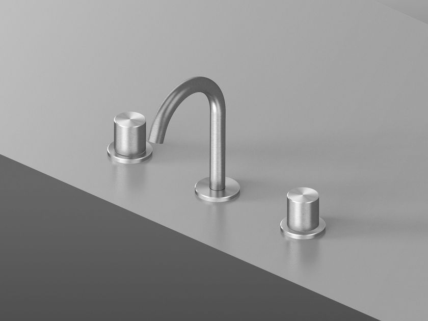QuadroDesign
HUM 24 31V
3 hole countertop steel washbasin tap