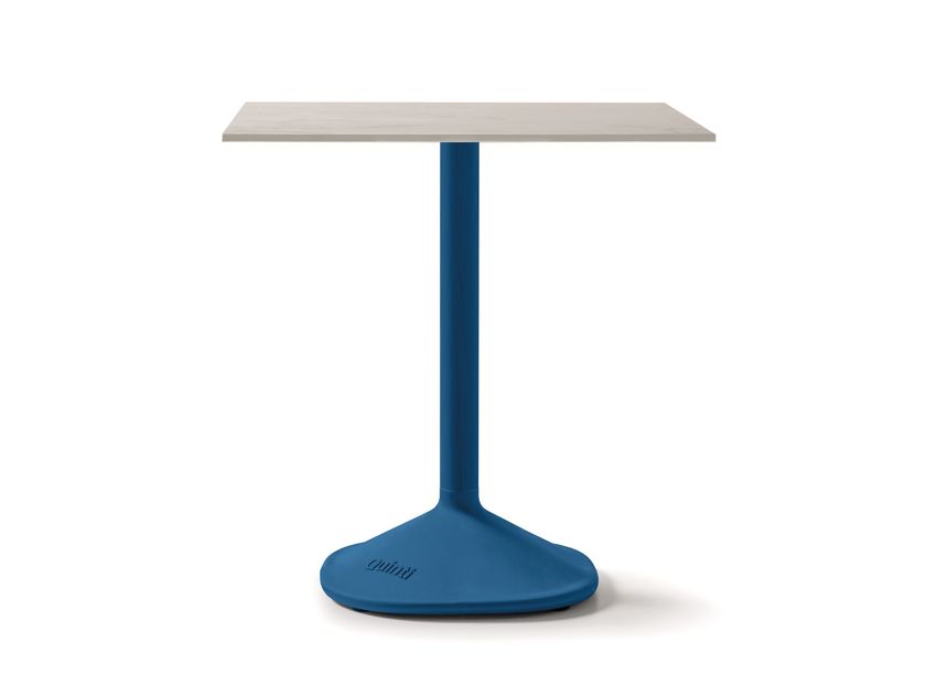 Quinti Sedute
GRONDA
Square dining table with central base